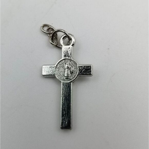 Silver crucifix cross pendant - Picture 1 of 2